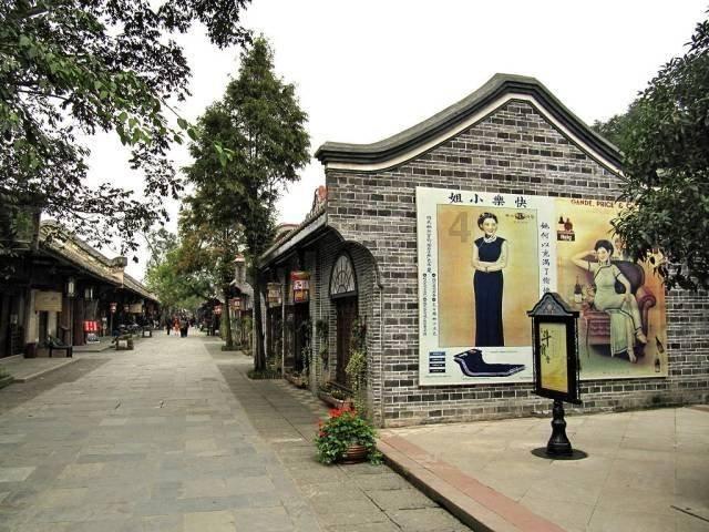 三蹦子在国外街头爆火